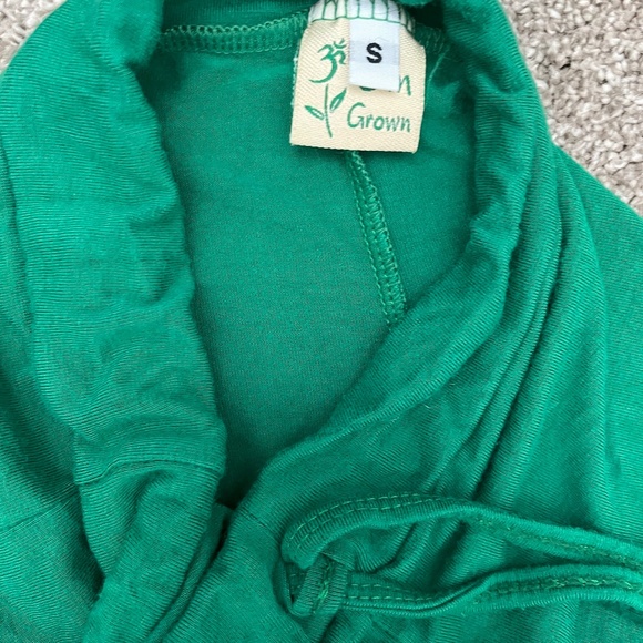 Om Grown Capris - Picture 1 of 2